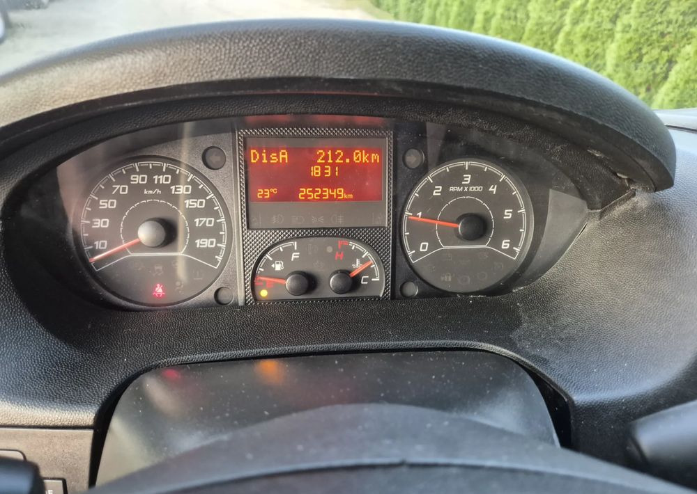 Furgon, Dostavno vozilo sa duplom kabinom Peugeot Boxer 2.2 130KM Dubel kabina: slika 9 Furgon, Dostavno vozilo sa duplom kabinom Peugeot Boxer 2.2 130KM Dubel kabina: slika 9