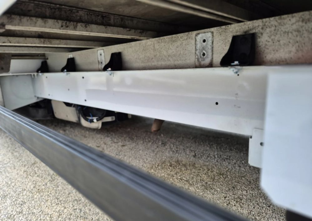 Renault Master 2.3 150KM - Dostavno vozilo sa ceradom: slika 5 Renault Master 2.3 150KM - Dostavno vozilo sa ceradom: slika 5