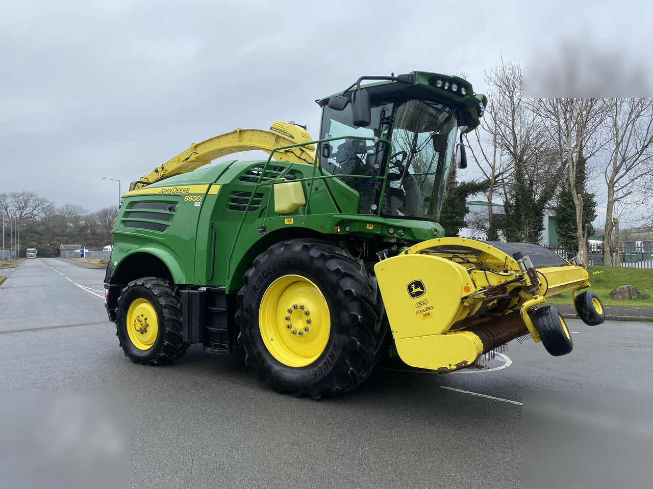 2020 JOHN DEERE 8600 - Kombajn za stočnu hranu: slika 2 2020 JOHN DEERE 8600 - Kombajn za stočnu hranu: slika 2
