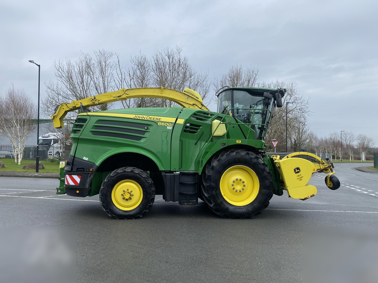 2020 JOHN DEERE 8600 - Kombajn za stočnu hranu: slika 4 2020 JOHN DEERE 8600 - Kombajn za stočnu hranu: slika 4