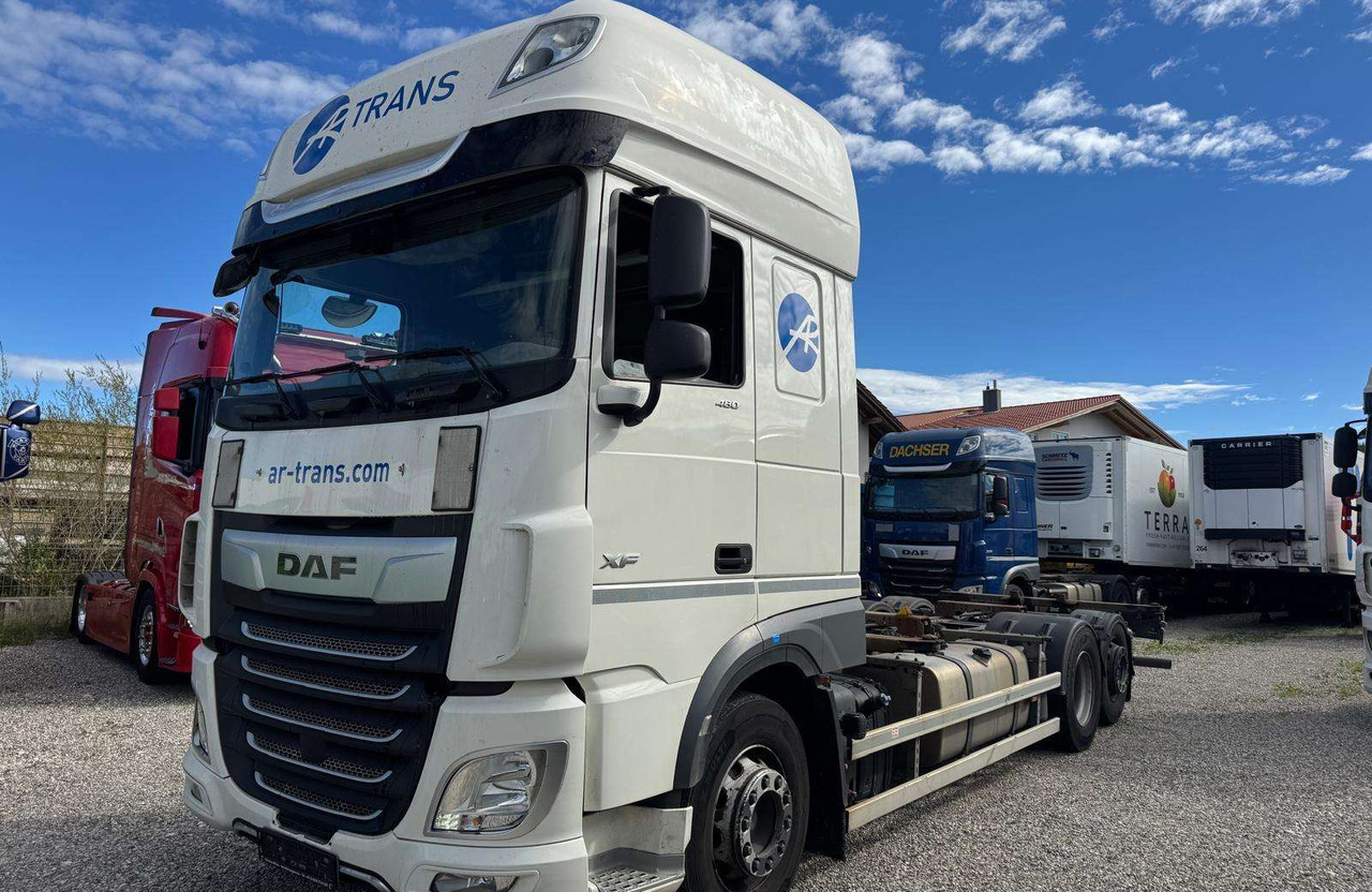 DAF XF480 SSC Retarda - Kamion sa golom šasijom i zatvorenom kabinom: slika 1 DAF XF480 SSC Retarda - Kamion sa golom šasijom i zatvorenom kabinom: slika 1