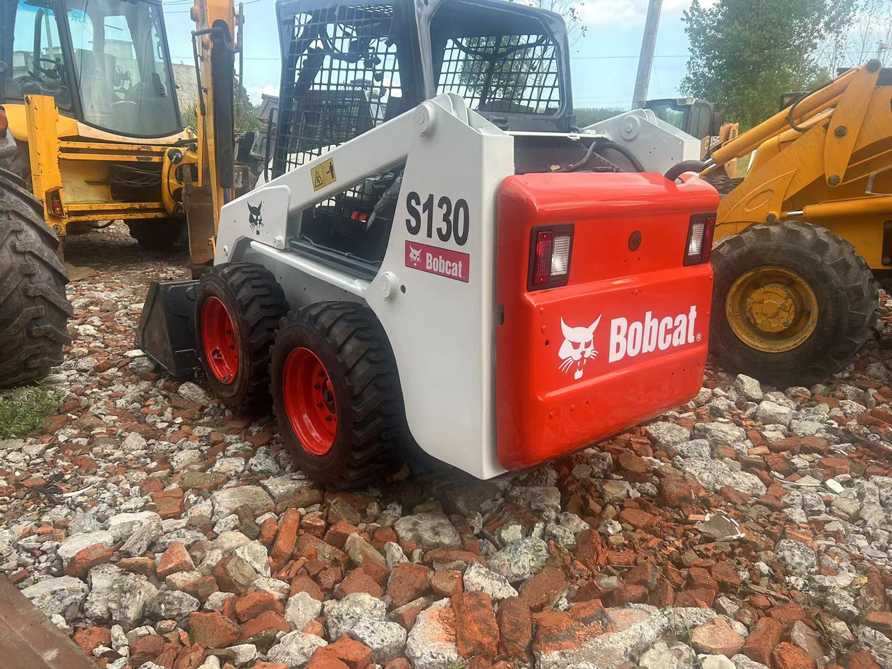 BOBCAT S130 skid steer loader Mining/Agriculture/Urban Construction - Mini utovarivač: slika 4 BOBCAT S130 skid steer loader Mining/Agriculture/Urban Construction - Mini utovarivač: slika 4