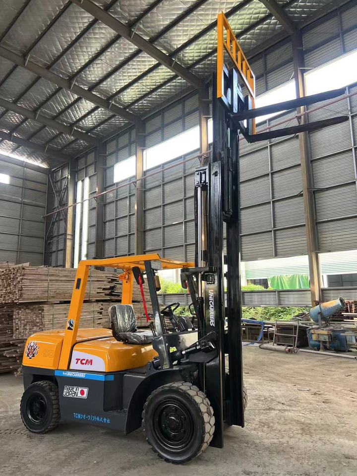 Dizel viljuškar TCM fd50 japan brand original 5 ton diesel forklift 3 section 4.5m Customizable mast clamp side shift: slika 6 Dizel viljuškar TCM fd50 japan brand original 5 ton diesel forklift 3 section 4.5m Customizable mast clamp side shift: slika 6