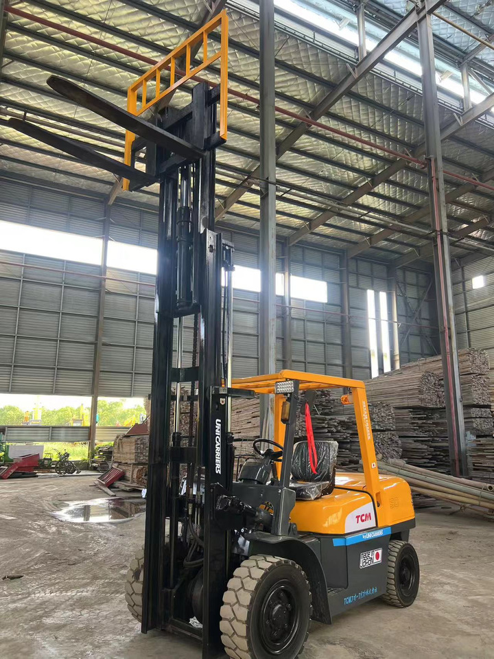 Dizel viljuškar TCM fd50 japan brand original 5 ton diesel forklift 3 section 4.5m Customizable mast clamp side shift: slika 8 Dizel viljuškar TCM fd50 japan brand original 5 ton diesel forklift 3 section 4.5m Customizable mast clamp side shift: slika 8