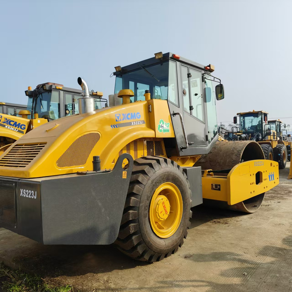 XCMG XS223J used road roller low hours factory price - Valjak za puteve: slika 3 XCMG XS223J used road roller low hours factory price - Valjak za puteve: slika 3