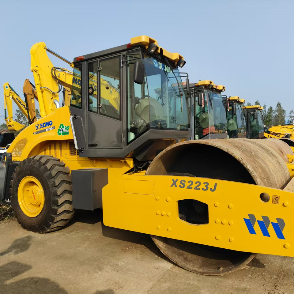 XCMG XS223J used road roller low hours factory price - Valjak za puteve: slika 1 XCMG XS223J used road roller low hours factory price - Valjak za puteve: slika 1