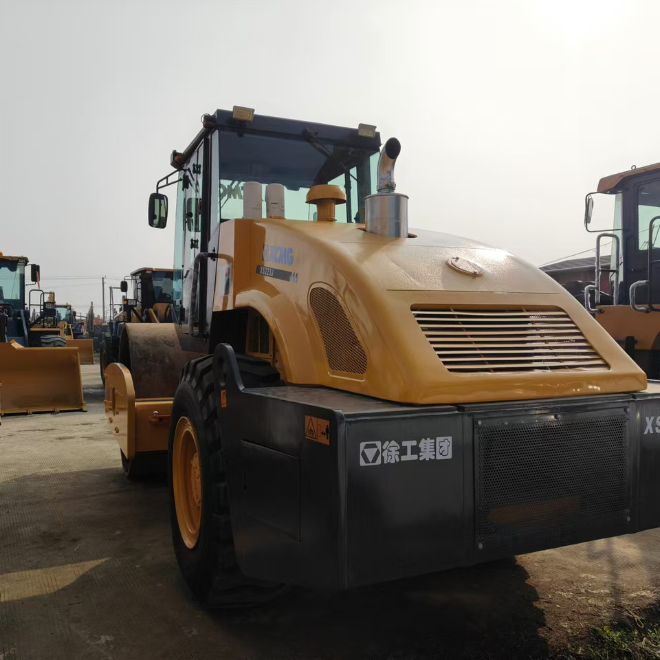 XCMG XS223J used road roller low hours factory price - Valjak za puteve: slika 2 XCMG XS223J used road roller low hours factory price - Valjak za puteve: slika 2