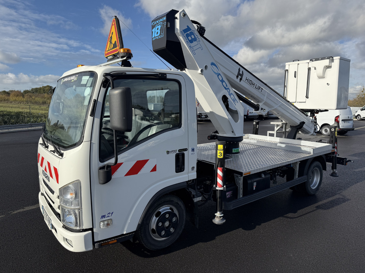 ISUZU M21 SOCAGE 18T NACELLE UTILITAIRES 3T5 - Vazdušna platforma montirana na kamion: slika 2 ISUZU M21 SOCAGE 18T NACELLE UTILITAIRES 3T5 - Vazdušna platforma montirana na kamion: slika 2