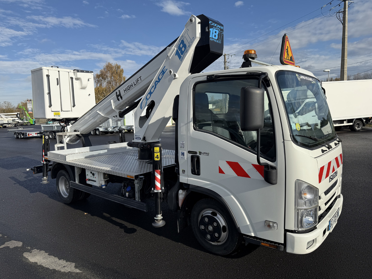 ISUZU M21 SOCAGE 18T NACELLE UTILITAIRES 3T5 - Vazdušna platforma montirana na kamion: slika 1 ISUZU M21 SOCAGE 18T NACELLE UTILITAIRES 3T5 - Vazdušna platforma montirana na kamion: slika 1