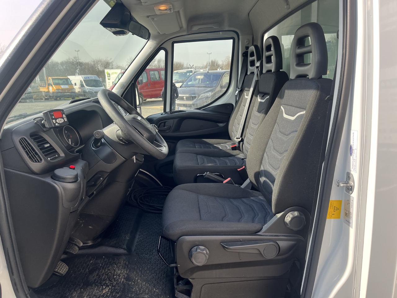 IVECO DAILY 35S14 FRIGORIFIQUE FRCX - Dostavno vozilo hladnjača: slika 5 IVECO DAILY 35S14 FRIGORIFIQUE FRCX - Dostavno vozilo hladnjača: slika 5