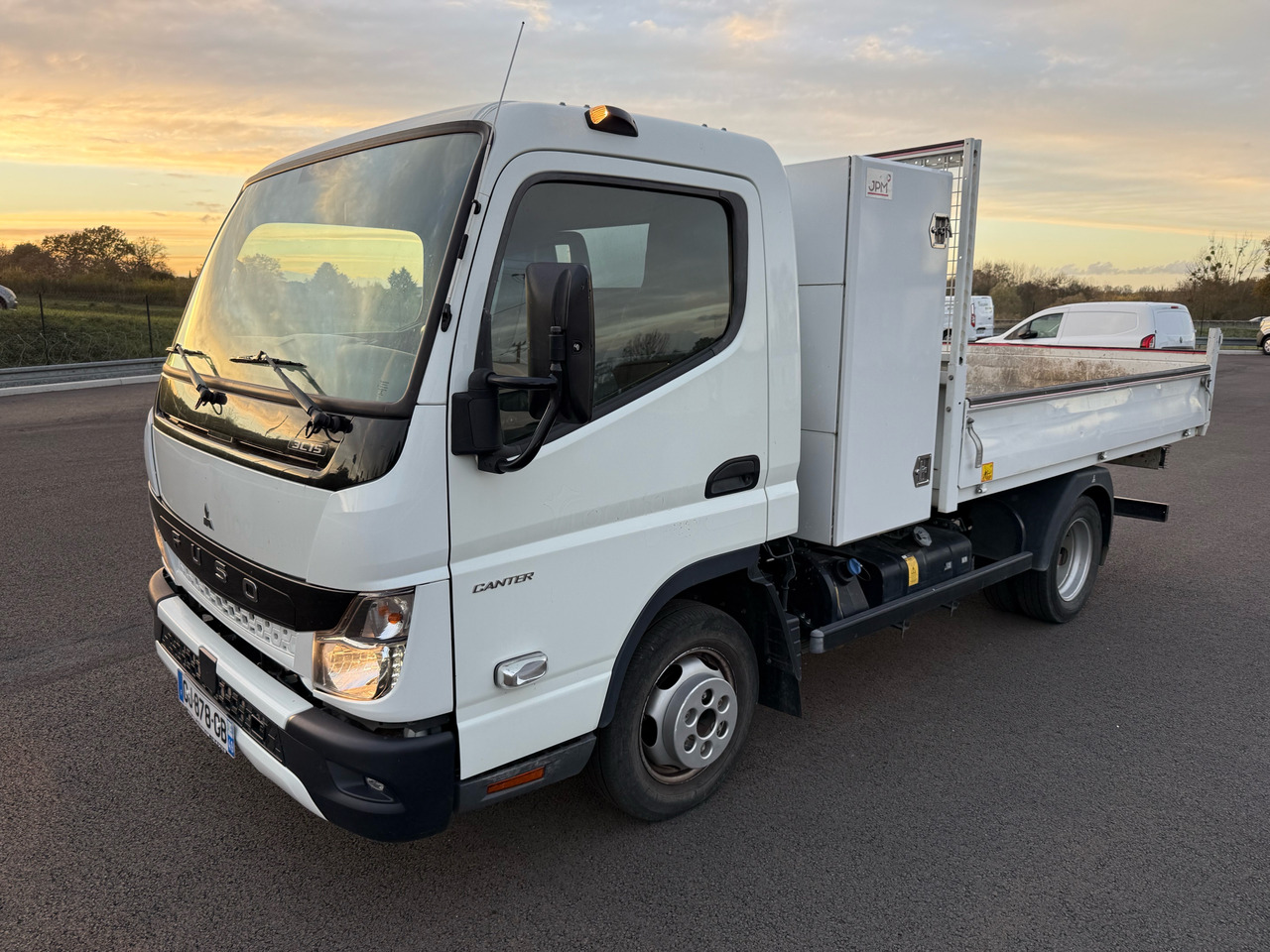 Mitsubishi Canter Fuso - Dostavno vozilo kiper: slika 2 Mitsubishi Canter Fuso - Dostavno vozilo kiper: slika 2