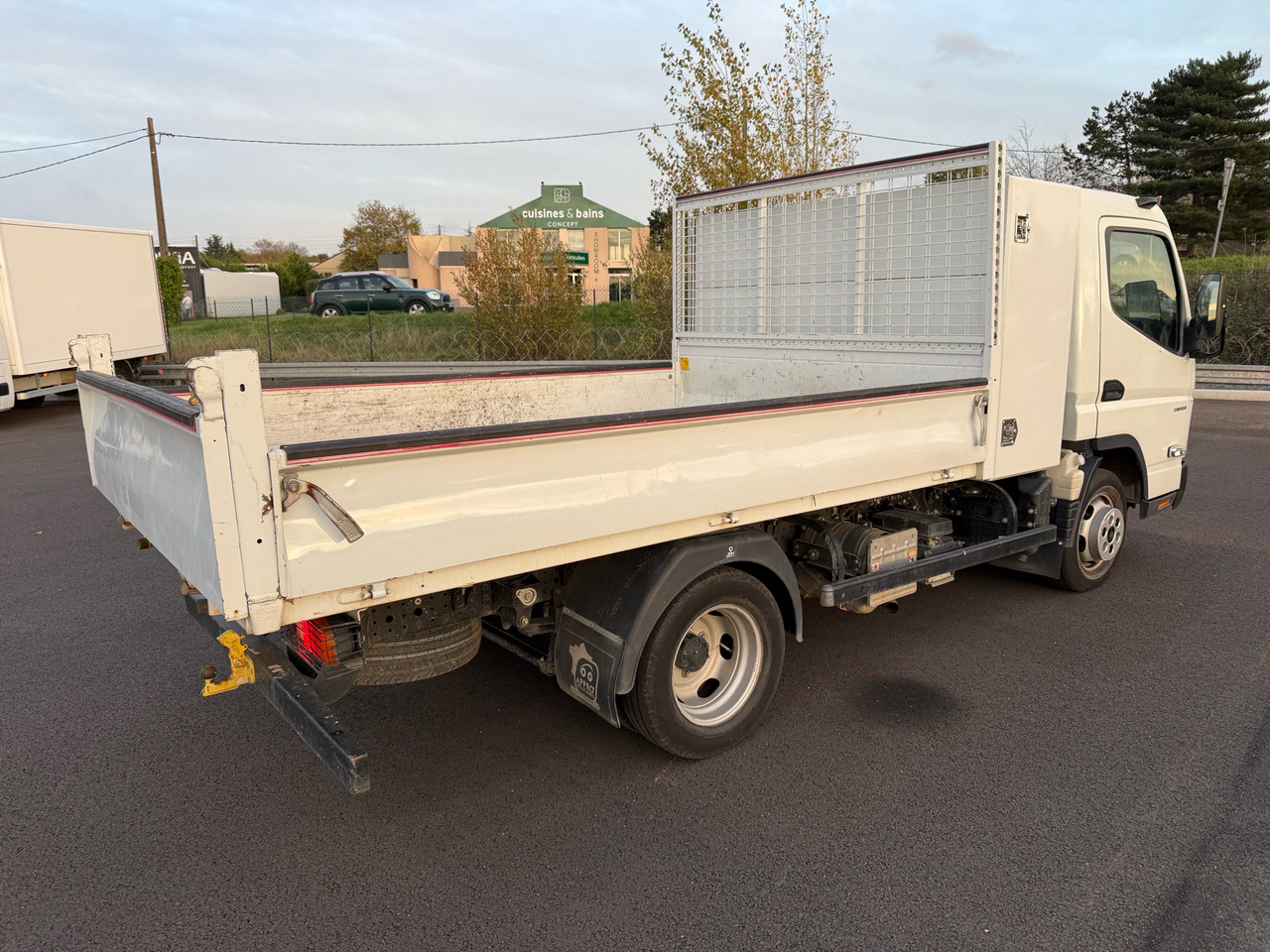 Mitsubishi Canter Fuso - Dostavno vozilo kiper: slika 4 Mitsubishi Canter Fuso - Dostavno vozilo kiper: slika 4