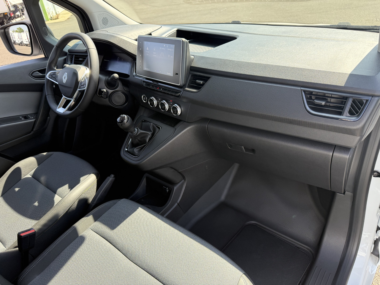 Lizing RENAULT KANGOO VAN 1.5DCI95 L1 FOURGON RENAULT KANGOO VAN 1.5DCI95 L1 FOURGON: slika 11 Lizing RENAULT KANGOO VAN 1.5DCI95 L1 FOURGON RENAULT KANGOO VAN 1.5DCI95 L1 FOURGON: slika 11