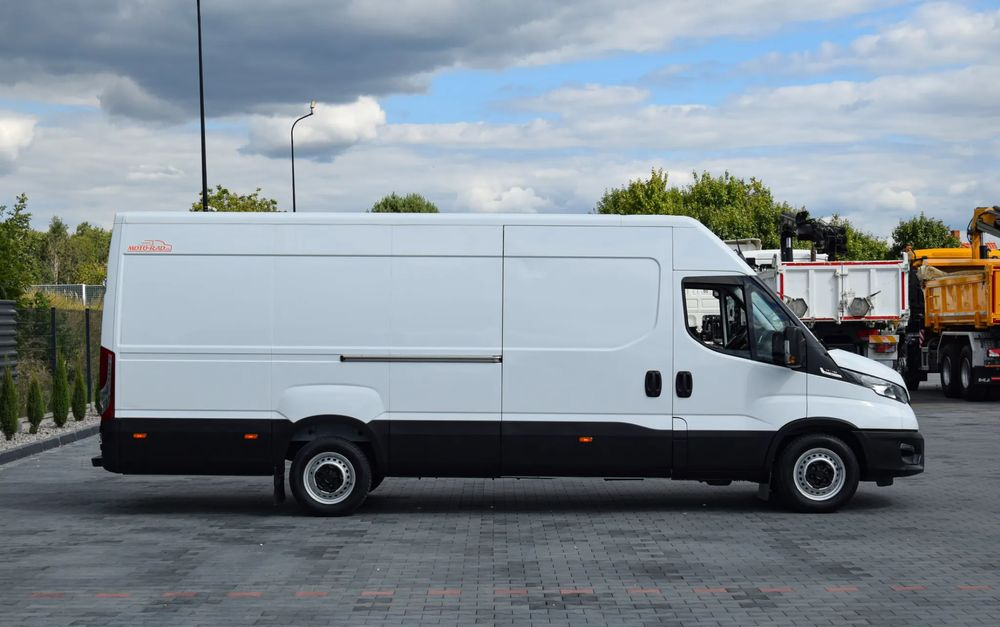Iveco DAILY MAXI 35S16 / 2.3 - 160 KM / AUTOMAT HI-MATIC / NOWY MODEL / 3 OSOBY / DOSTAWCZE / BLASZAK / KLIMA / 2023 / SERWISOWANY / SPROWADZONY Z NIEMIEC - Furgon: slika 4 Iveco DAILY MAXI 35S16 / 2.3 - 160 KM / AUTOMAT HI-MATIC / NOWY MODEL / 3 OSOBY / DOSTAWCZE / BLASZAK / KLIMA / 2023 / SERWISOWANY / SPROWADZONY Z NIEMIEC - Furgon: slika 4