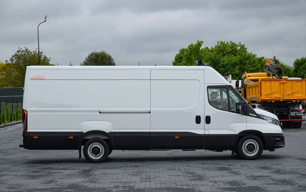 Iveco DAILY MAXI 35S16 / 2.3 - 160 KM / AUTOMAT HI-MATIC / NOWY MODEL / 3 OSOBY / DOSTAWCZE / BLASZAK / KLIMA / CZUJNIKI COFANIA / NISKI PRZEBIEG / 2022 / SERWISOWANY / Z NIEMIEC - Furgon: slika 4 Iveco DAILY MAXI 35S16 / 2.3 - 160 KM / AUTOMAT HI-MATIC / NOWY MODEL / 3 OSOBY / DOSTAWCZE / BLASZAK / KLIMA / CZUJNIKI COFANIA / NISKI PRZEBIEG / 2022 / SERWISOWANY / Z NIEMIEC - Furgon: slika 4