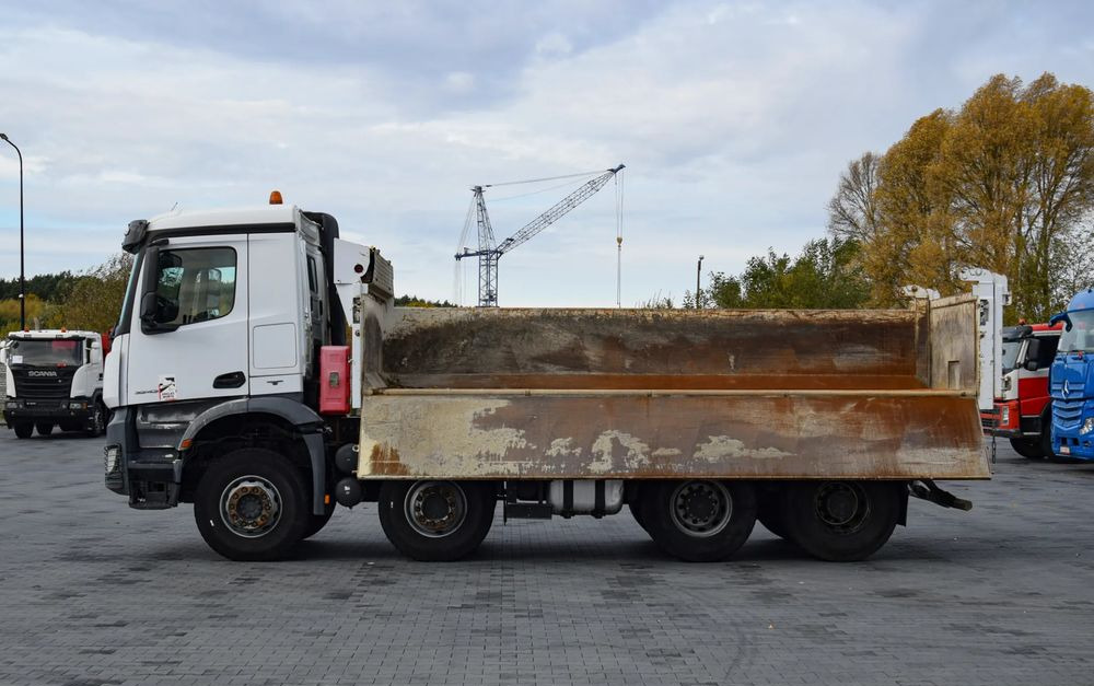 Istovarivač Mercedes-Benz AROCS 3243 / 8x4 / EURO 6 / WYWROTKA / MELLER KIPPER / HYDROBURTA / AUTOMAT / SERWISOWANY / SPROWADZONY: slika 11 Istovarivač Mercedes-Benz AROCS 3243 / 8x4 / EURO 6 / WYWROTKA / MELLER KIPPER / HYDROBURTA / AUTOMAT / SERWISOWANY / SPROWADZONY: slika 11