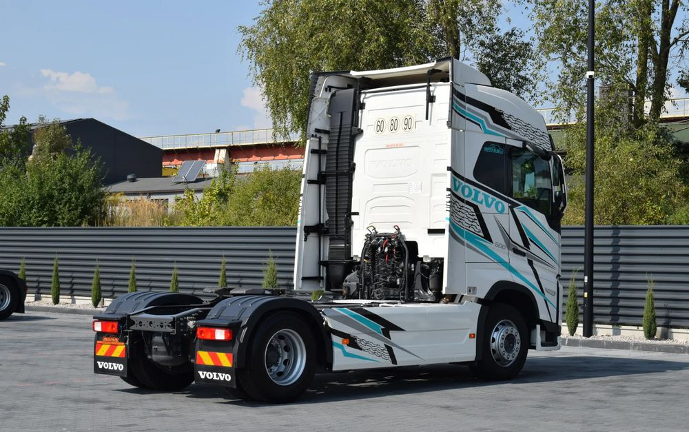 Volvo FH500 / EURO 6 / NOWY MODEL / KLIMATYZACJA POSTOJOWA / ACC / LEDY / 2 ZBIORNIKI / FULL SPILERY / 2023 / NISKI PRZEBIEG / SERWISOWANY / SPROWADZONY - Tegljač: slika 4 Volvo FH500 / EURO 6 / NOWY MODEL / KLIMATYZACJA POSTOJOWA / ACC / LEDY / 2 ZBIORNIKI / FULL SPILERY / 2023 / NISKI PRZEBIEG / SERWISOWANY / SPROWADZONY - Tegljač: slika 4