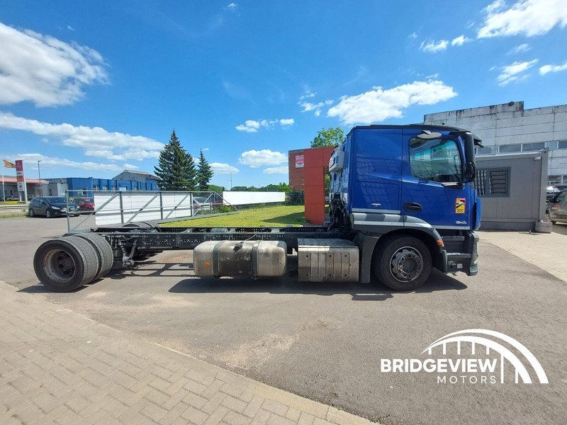 Mercedes-Benz Actros 1843 - Kamion sa golom šasijom i zatvorenom kabinom: slika 5 Mercedes-Benz Actros 1843 - Kamion sa golom šasijom i zatvorenom kabinom: slika 5