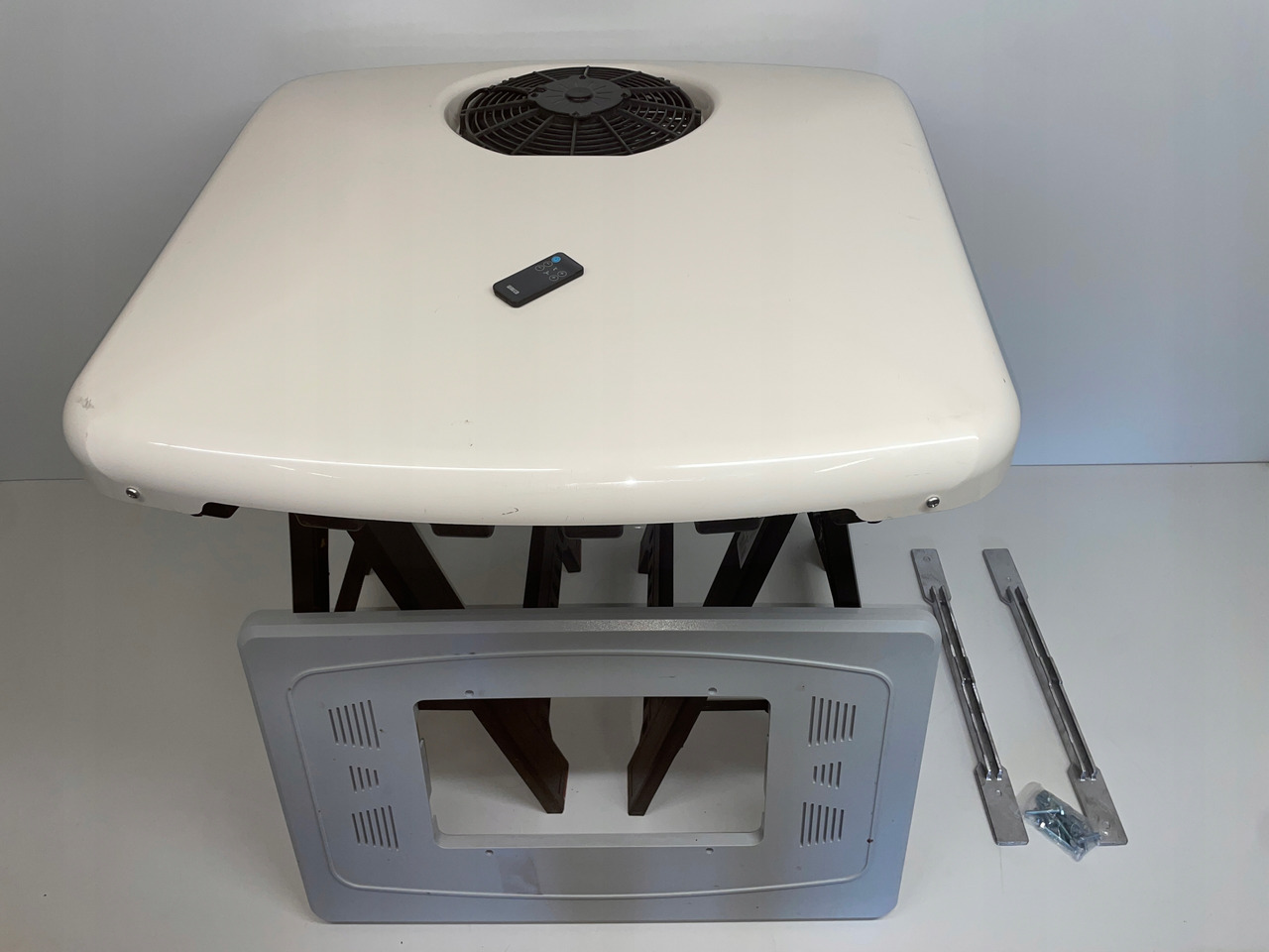 KLIMATYZACJA POSTOJOWA PILOT SLIMCOOL FACTORY PREP DAF SCANIA MC1507523 - Kompresor klima uređaja za Kamion: slika 1 KLIMATYZACJA POSTOJOWA PILOT SLIMCOOL FACTORY PREP DAF SCANIA MC1507523 - Kompresor klima uređaja za Kamion: slika 1