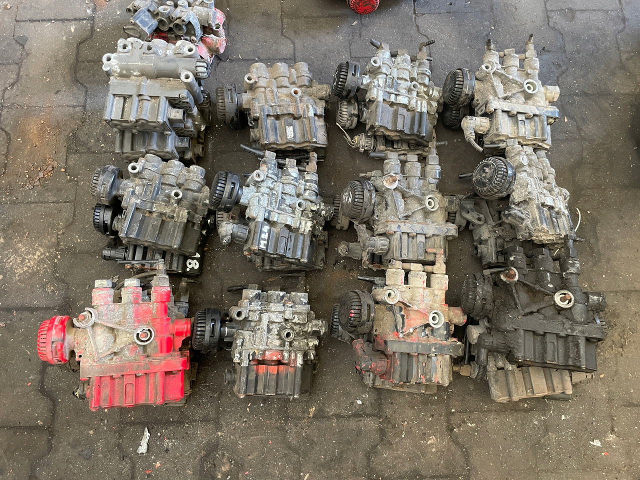 ZAWÓR PODUSZEK ECAS MAN TGA TGX TGS 4729000550 - Pneumatska suspenzija za Kamion: slika 4 ZAWÓR PODUSZEK ECAS MAN TGA TGX TGS 4729000550 - Pneumatska suspenzija za Kamion: slika 4