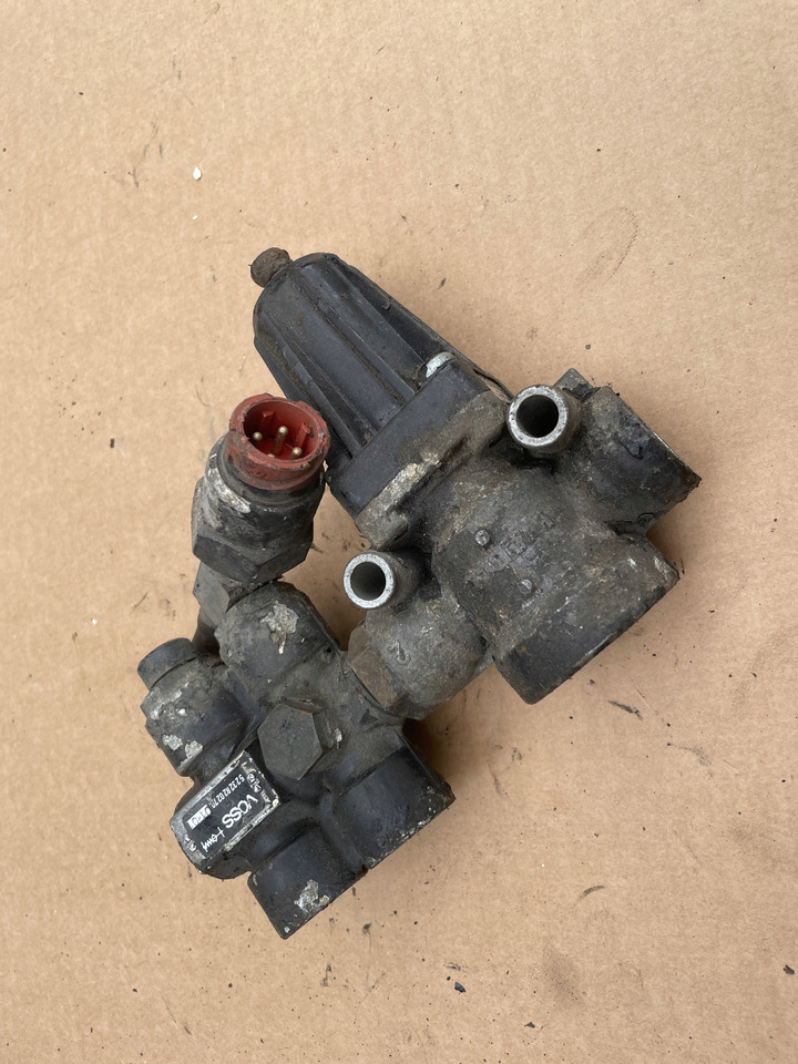 ZAWÓR REDUKCUJNY REDUKTOR CIŚNIENIA MAN TGA TGX TGS 4750103000 - Pneumatska suspenzija za Kamion: slika 2 ZAWÓR REDUKCUJNY REDUKTOR CIŚNIENIA MAN TGA TGX TGS 4750103000 - Pneumatska suspenzija za Kamion: slika 2