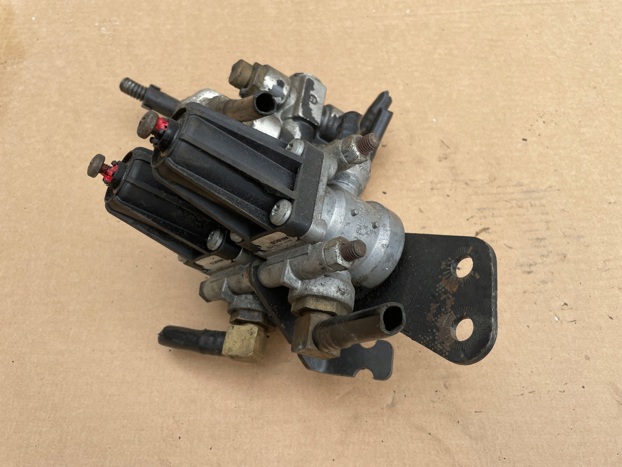 ZAWÓR REDUKCUJNY REDUKTOR CIŚNIENIA MAN TGA TGX TGS 4750103000 - Pneumatska suspenzija za Kamion: slika 5 ZAWÓR REDUKCUJNY REDUKTOR CIŚNIENIA MAN TGA TGX TGS 4750103000 - Pneumatska suspenzija za Kamion: slika 5