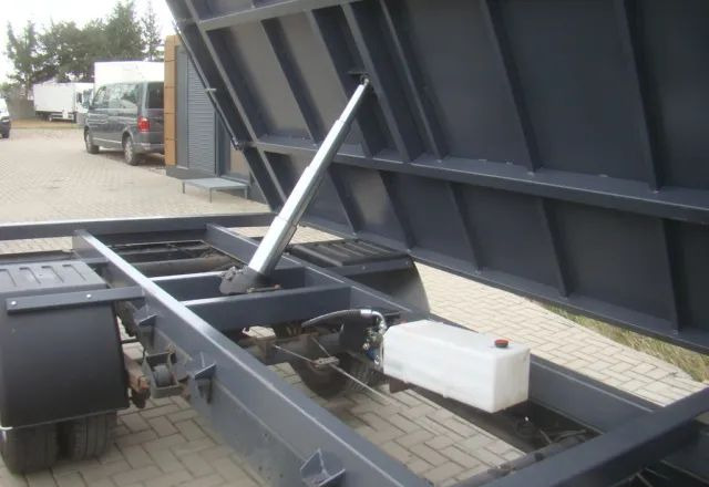 Iveco DAILY 50 C 17 3.0TDI 3-STONNA WYWROYKA - Dostavno vozilo kiper: slika 4 Iveco DAILY 50 C 17 3.0TDI 3-STONNA WYWROYKA - Dostavno vozilo kiper: slika 4