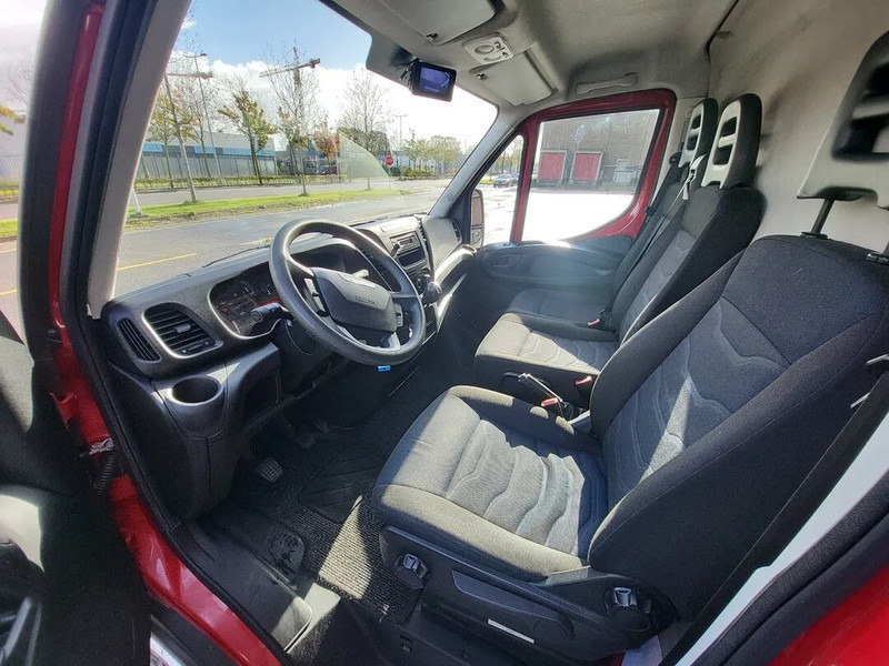 Furgon, Dostavno vozilo sa duplom kabinom Iveco Daily 35S12: slika 18 Furgon, Dostavno vozilo sa duplom kabinom Iveco Daily 35S12: slika 18