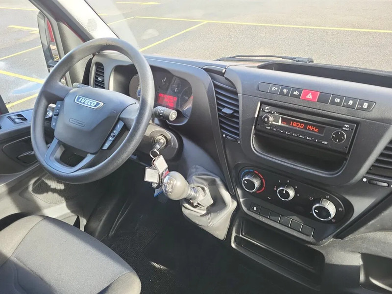 Furgon, Dostavno vozilo sa duplom kabinom Iveco Daily 35S12: slika 19 Furgon, Dostavno vozilo sa duplom kabinom Iveco Daily 35S12: slika 19
