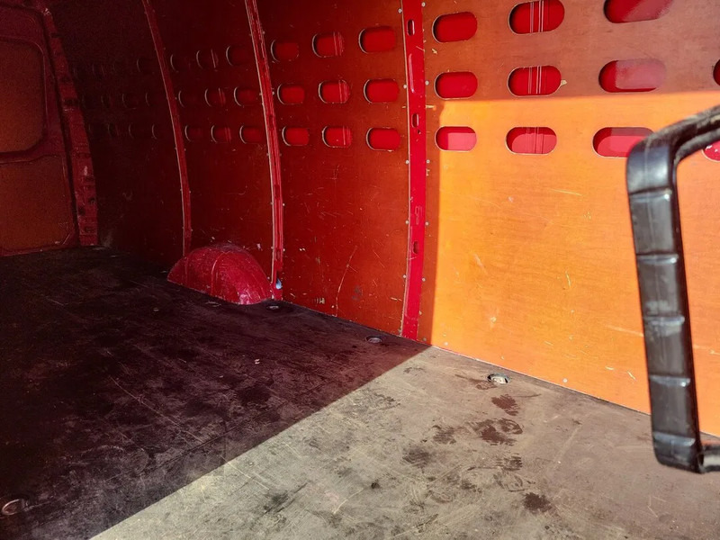 Furgon, Dostavno vozilo sa duplom kabinom Iveco Daily 35S12: slika 9 Furgon, Dostavno vozilo sa duplom kabinom Iveco Daily 35S12: slika 9