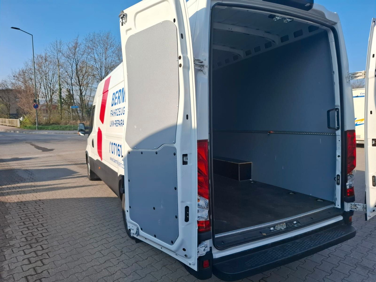 Iveco 35-160V/P, Luftfed., KLima, HiMatic, DAB,. - Furgon: slika 5 Iveco 35-160V/P, Luftfed., KLima, HiMatic, DAB,. - Furgon: slika 5