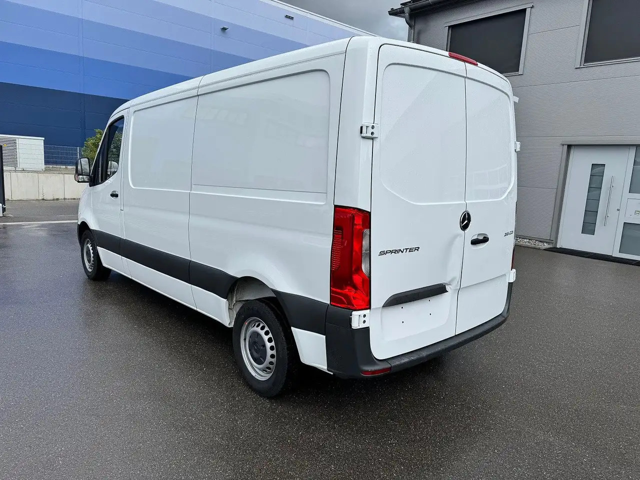 Mercedes-Benz Sprinter 215 CDI Flach Lang Klima FWD - Furgon: slika 5 Mercedes-Benz Sprinter 215 CDI Flach Lang Klima FWD - Furgon: slika 5