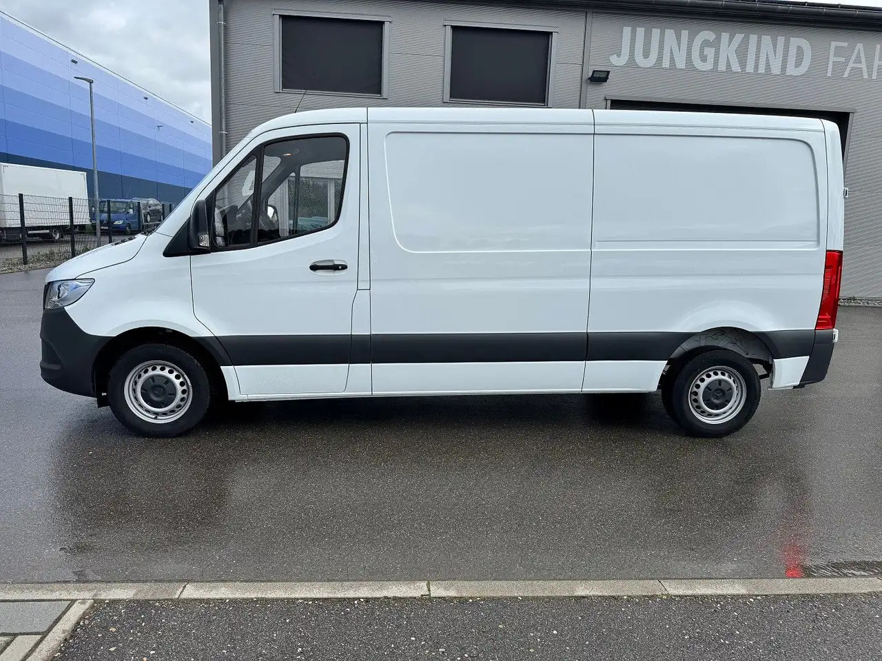 Mercedes-Benz Sprinter 215 CDI Flach Lang Klima FWD - Furgon: slika 3 Mercedes-Benz Sprinter 215 CDI Flach Lang Klima FWD - Furgon: slika 3