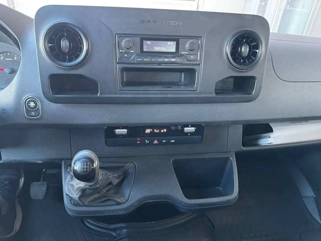 Mercedes-Benz Sprinter 317 CDI Lang DoKa Pritsche AHK 3,5t - Dostavno vozilo s ravnom platformom, Dostavno vozilo sa duplom kabinom: slika 5 Mercedes-Benz Sprinter 317 CDI Lang DoKa Pritsche AHK 3,5t - Dostavno vozilo s ravnom platformom, Dostavno vozilo sa duplom kabinom: slika 5