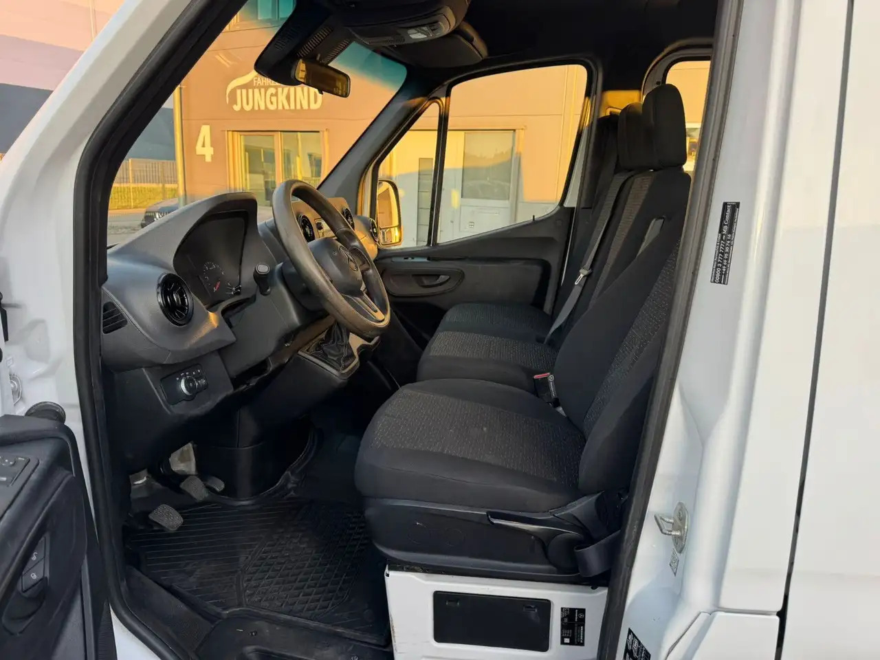 Mercedes-Benz Sprinter 317 CDI Lang DoKa Pritsche AHK 3,5t - Dostavno vozilo s ravnom platformom, Dostavno vozilo sa duplom kabinom: slika 3 Mercedes-Benz Sprinter 317 CDI Lang DoKa Pritsche AHK 3,5t - Dostavno vozilo s ravnom platformom, Dostavno vozilo sa duplom kabinom: slika 3