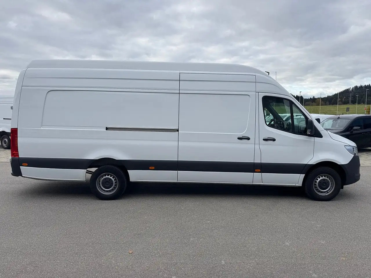 Mercedes-Benz Sprinter 317 CDI Maxi Lang Extralang XXL MBUX - Furgon: slika 4 Mercedes-Benz Sprinter 317 CDI Maxi Lang Extralang XXL MBUX - Furgon: slika 4