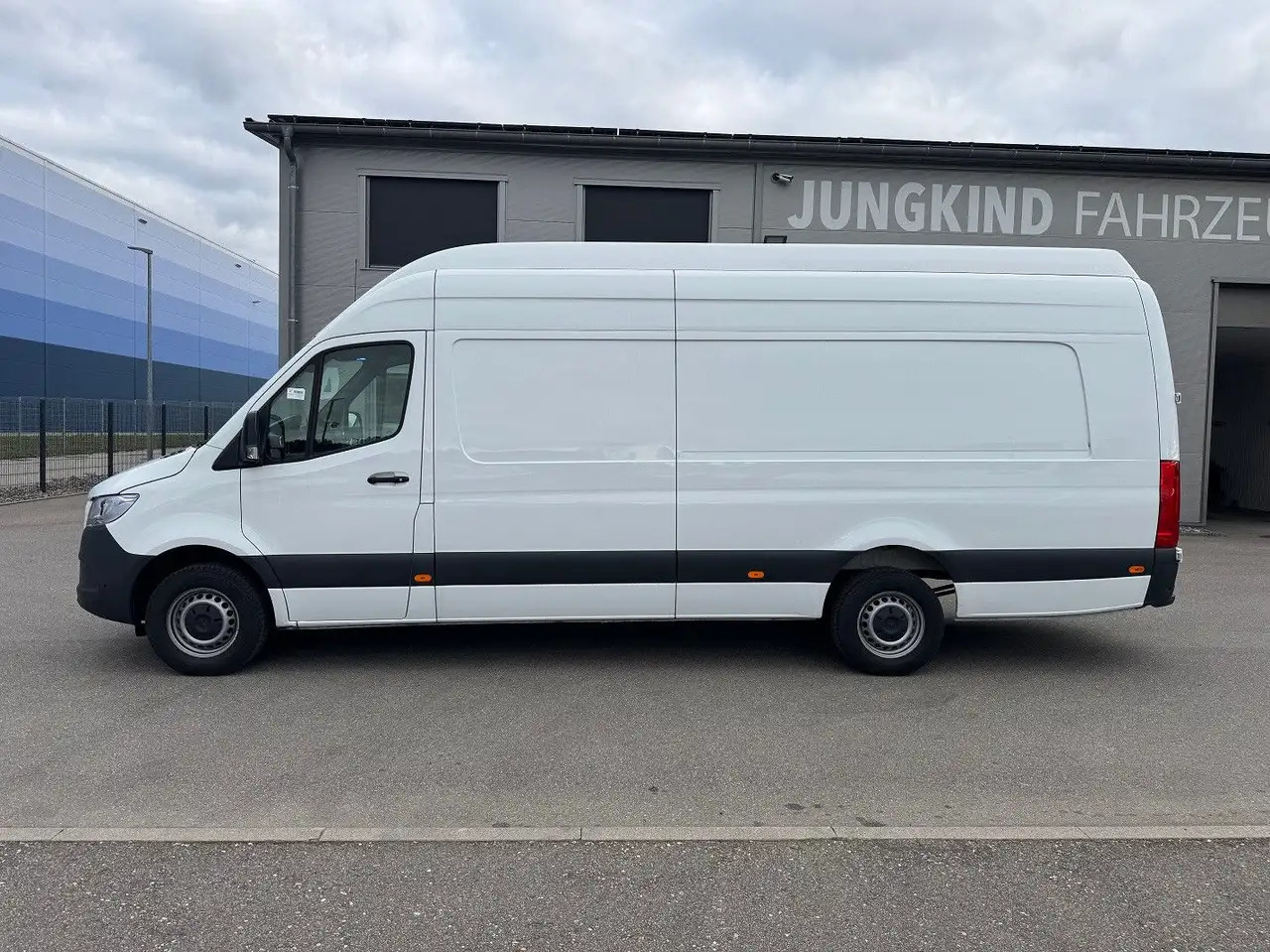 Mercedes-Benz Sprinter 317 CDI Maxi Lang Extralang XXL MBUX - Furgon: slika 3 Mercedes-Benz Sprinter 317 CDI Maxi Lang Extralang XXL MBUX - Furgon: slika 3