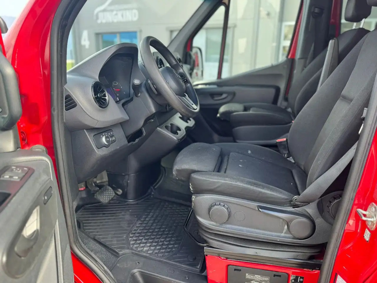 Mercedes-Benz Sprinter 317 CDI Maxi Lang Mixto AHK 3,5t MBUX - Furgon, Dostavno vozilo sa duplom kabinom: slika 4 Mercedes-Benz Sprinter 317 CDI Maxi Lang Mixto AHK 3,5t MBUX - Furgon, Dostavno vozilo sa duplom kabinom: slika 4