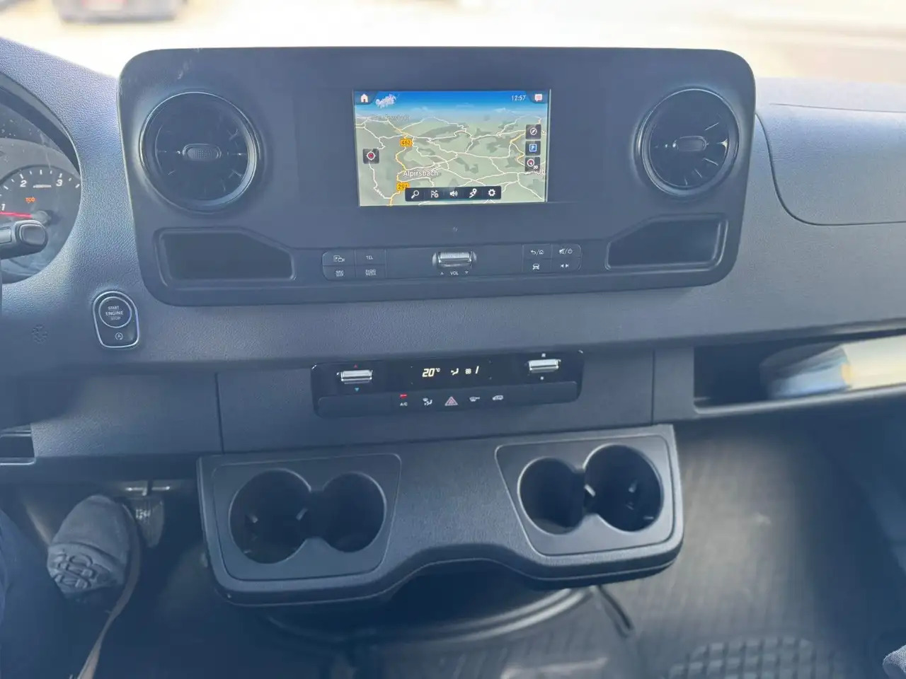 Novu Furgon Mercedes-Benz Sprinter 317 CDI Maxi Lang Mixto AHK 3,5t MBUX: slika 7 Novu Furgon Mercedes-Benz Sprinter 317 CDI Maxi Lang Mixto AHK 3,5t MBUX: slika 7