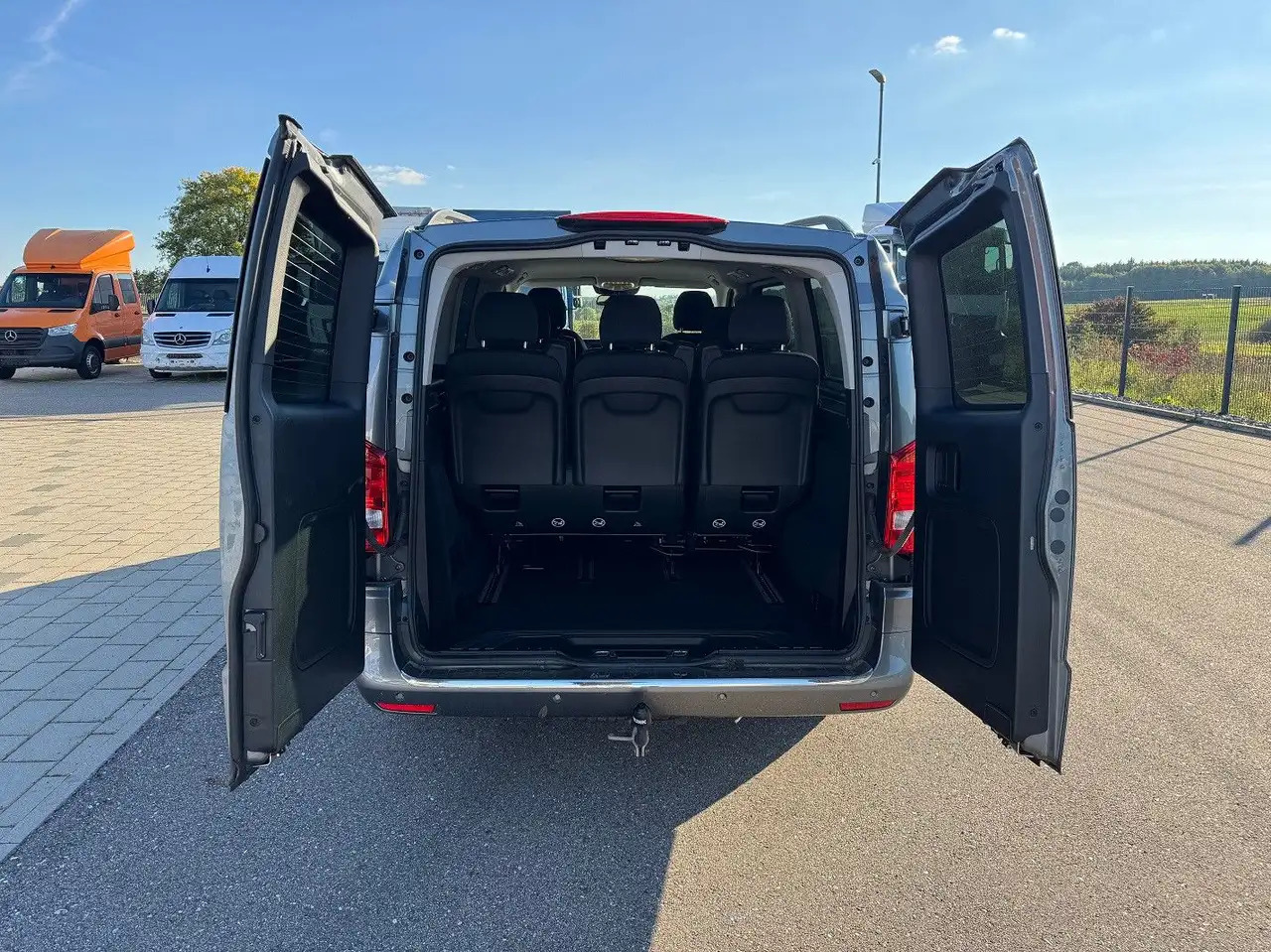 Automobil Mercedes-Benz Vito Tourer 119 CDI Edition 4x4 Lang: slika 8 Automobil Mercedes-Benz Vito Tourer 119 CDI Edition 4x4 Lang: slika 8