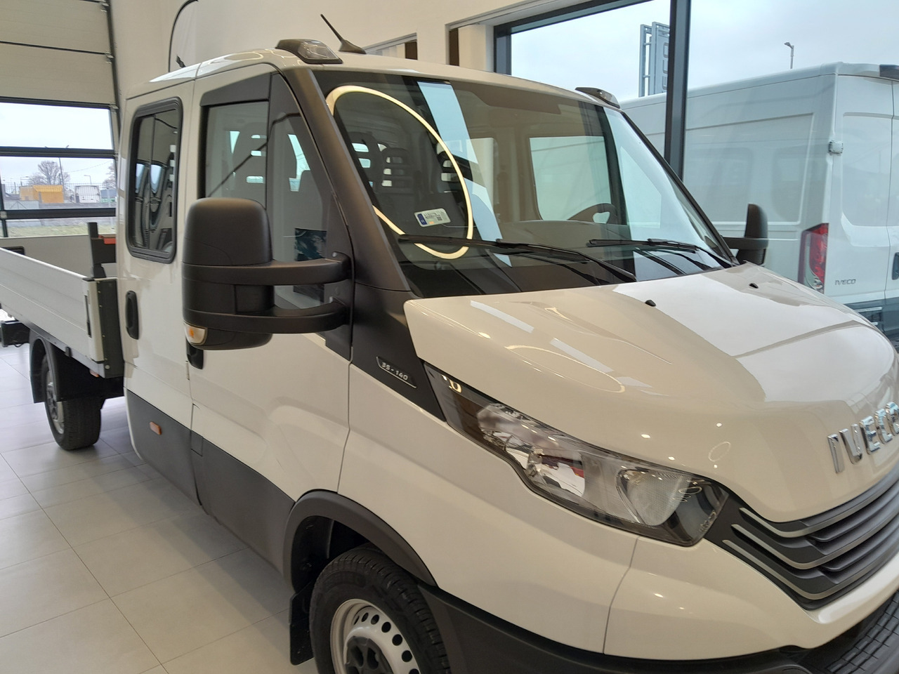 Iveco Daila 35 Daily C 18 H 3450 - Dostavno vozilo s ravnom platformom: slika 2 Iveco Daila 35 Daily C 18 H 3450 - Dostavno vozilo s ravnom platformom: slika 2