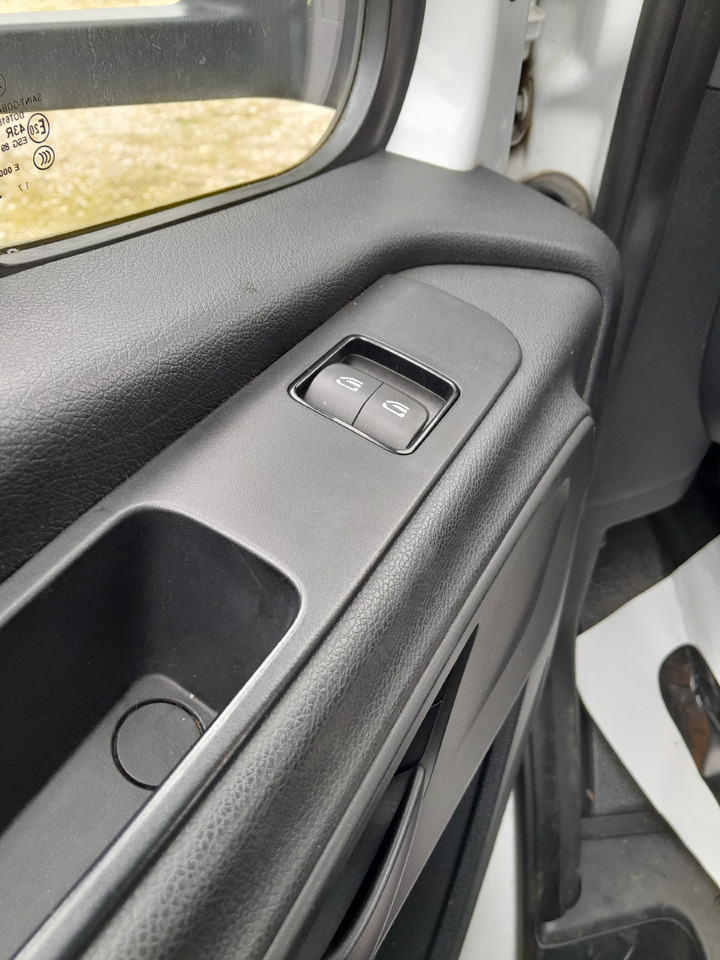 MERCEDES-BENZ Sprinter - Dostavno vozilo s ravnom platformom: slika 4 MERCEDES-BENZ Sprinter - Dostavno vozilo s ravnom platformom: slika 4