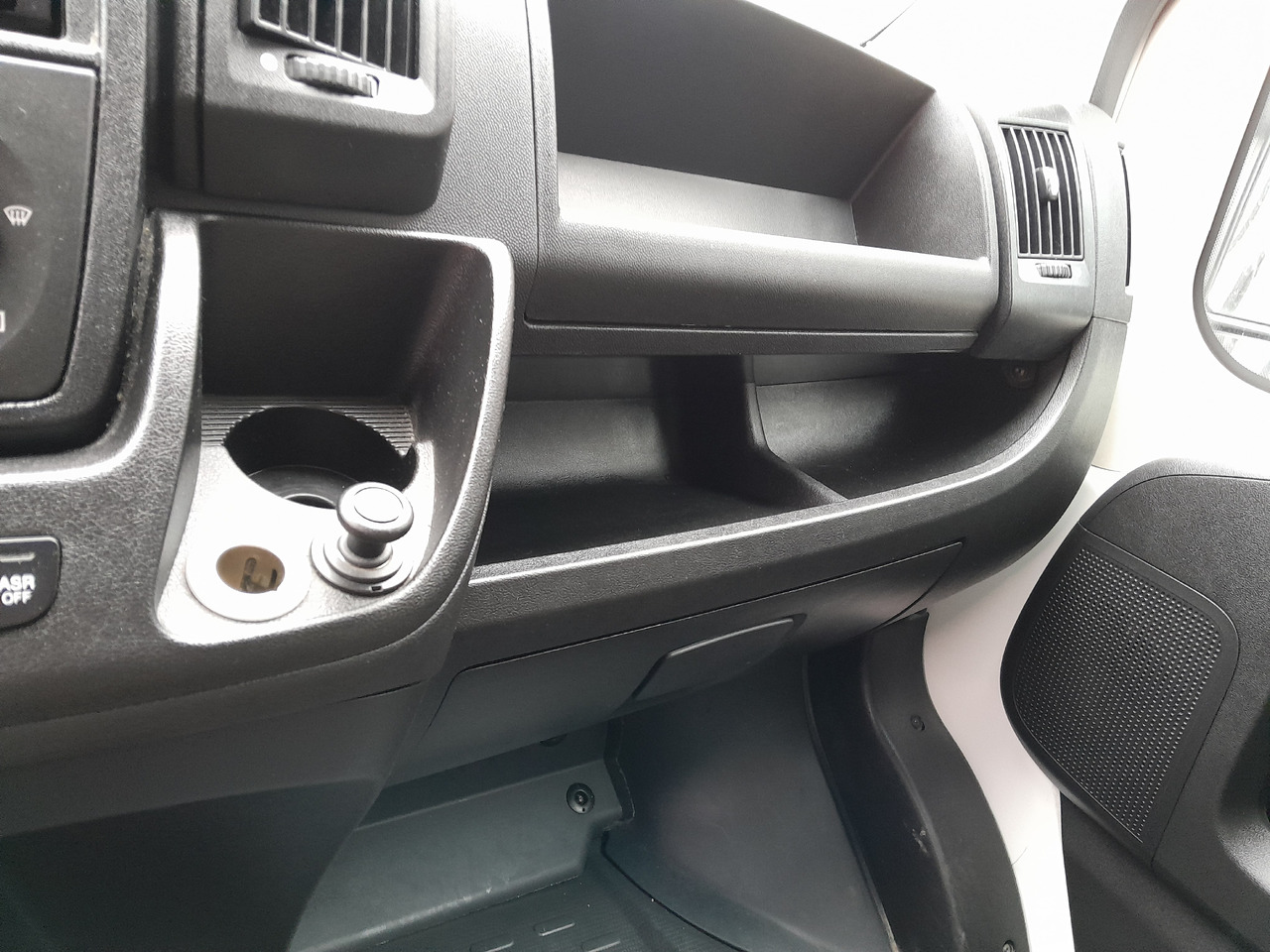 Dostavno vozilo sa zatvorenim sandukom PEUGEOT BOXER 2.2 BlueHDI 350 FT L3H2 Pro: slika 15