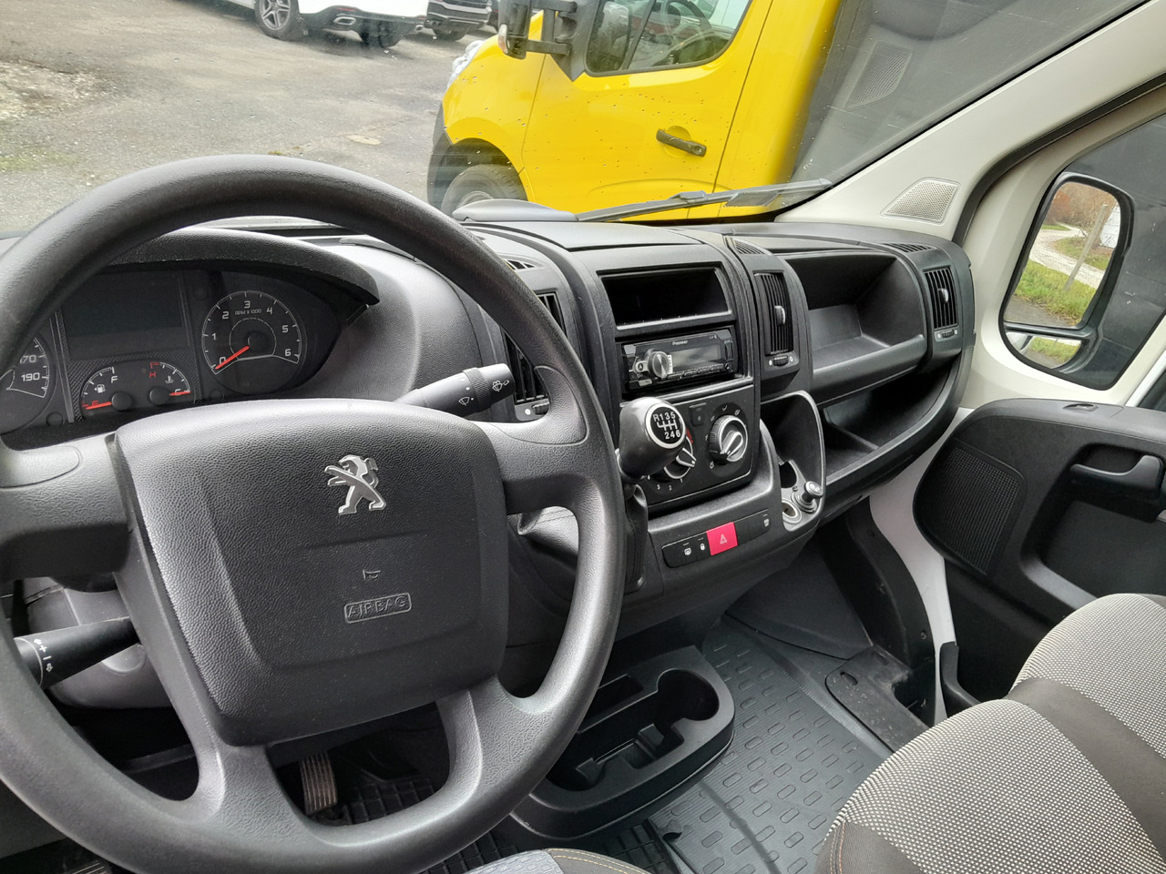 Dostavno vozilo sa zatvorenim sandukom PEUGEOT BOXER 2.2 BlueHDI 350 FT L3H2 Pro: slika 14