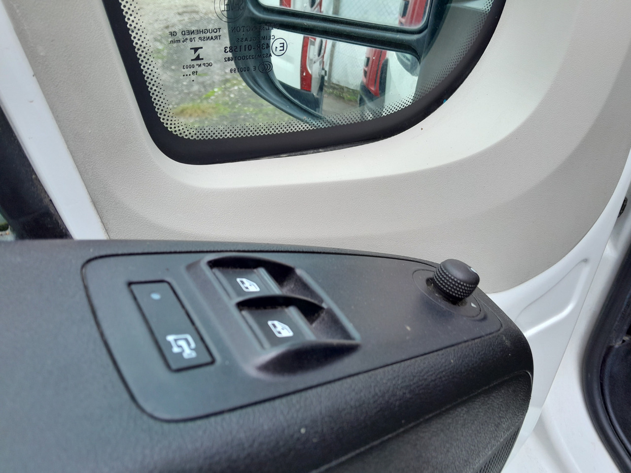 Dostavno vozilo sa zatvorenim sandukom PEUGEOT BOXER 2.2 BlueHDI 350 FT L3H2 Pro: slika 11