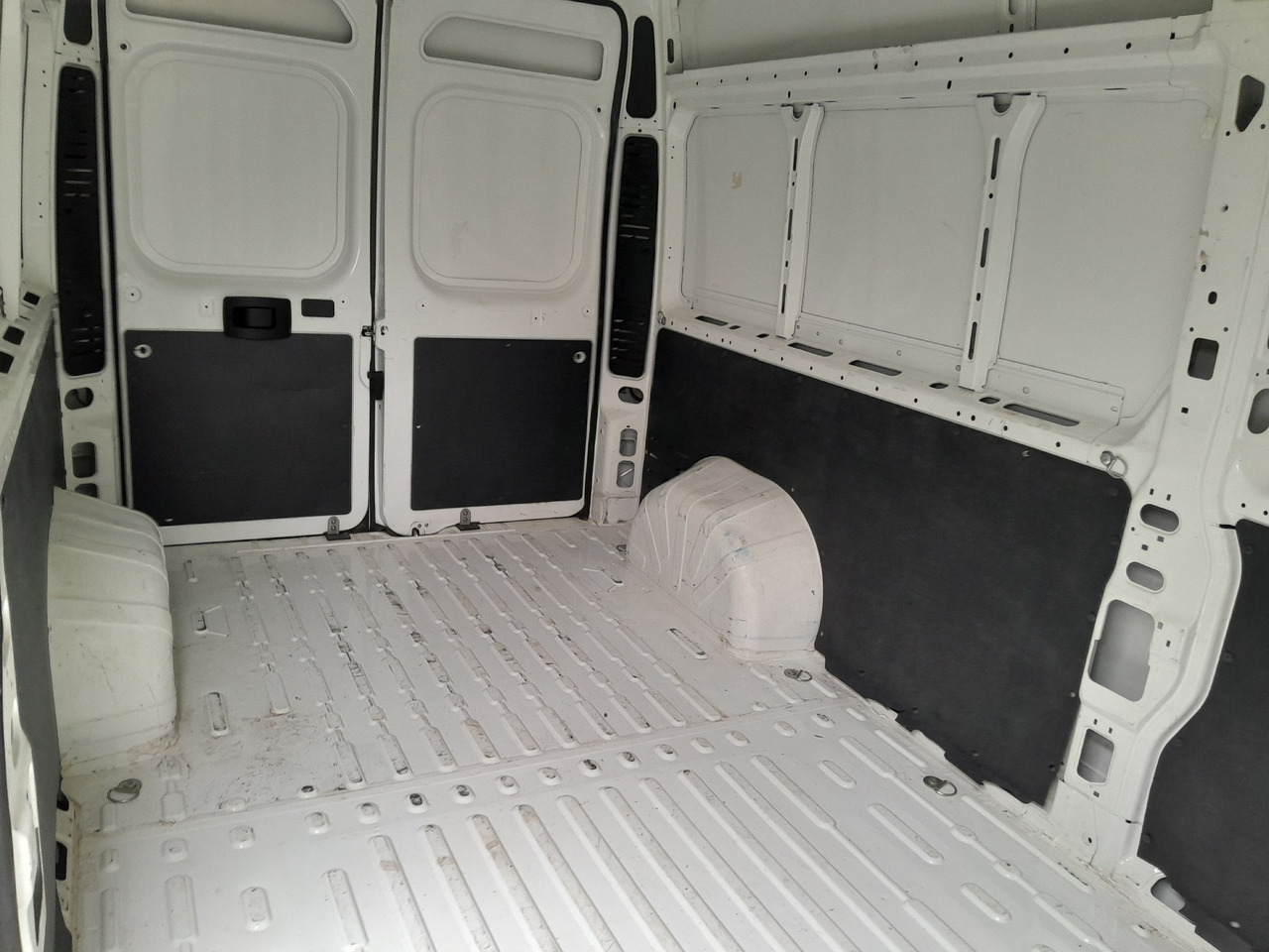 Dostavno vozilo sa zatvorenim sandukom PEUGEOT BOXER 2.2 BlueHDI 350 FT L3H2 Pro: slika 7