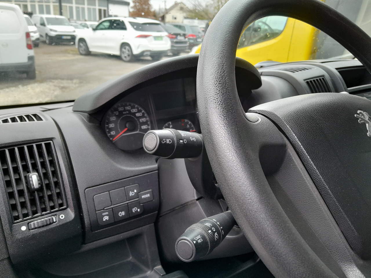 Dostavno vozilo sa zatvorenim sandukom PEUGEOT BOXER 2.2 BlueHDI 350 FT L3H2 Pro: slika 12