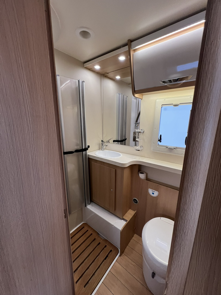 FORSTER T 699 EB Hubbett - Markise - Fahrradtr. - Poluintegrisani kamper: slika 5 FORSTER T 699 EB Hubbett - Markise - Fahrradtr. - Poluintegrisani kamper: slika 5