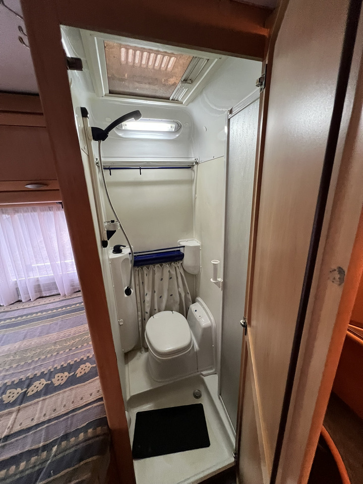 Integrisani kamper HYMER / ERIBA B-Klasse 574 incl. Hubbett - Markise - 3,85 to: slika 9 Integrisani kamper HYMER / ERIBA B-Klasse 574 incl. Hubbett - Markise - 3,85 to: slika 9