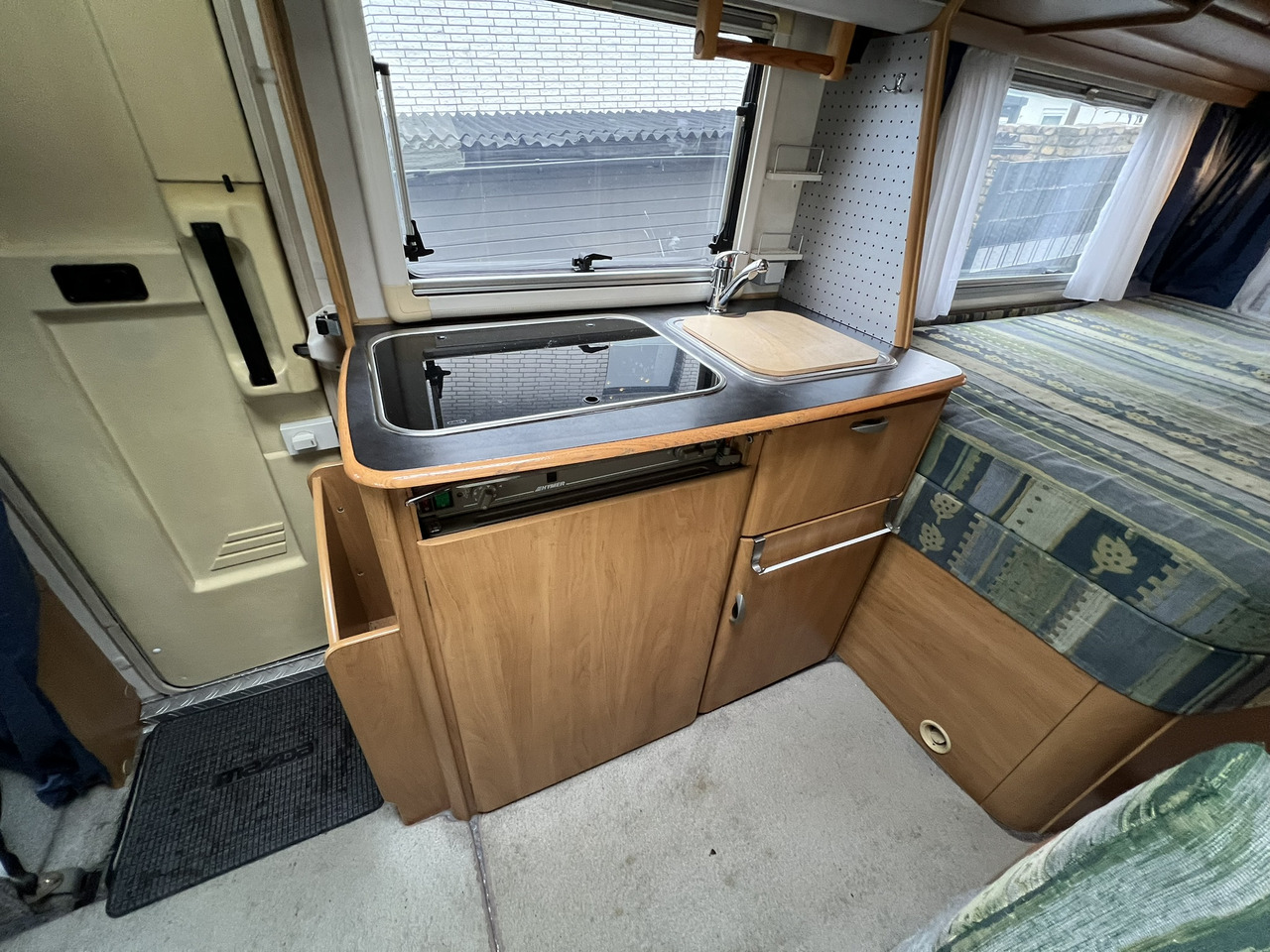 Integrisani kamper HYMER / ERIBA B-Klasse 574 incl. Hubbett - Markise - 3,85 to: slika 6 Integrisani kamper HYMER / ERIBA B-Klasse 574 incl. Hubbett - Markise - 3,85 to: slika 6